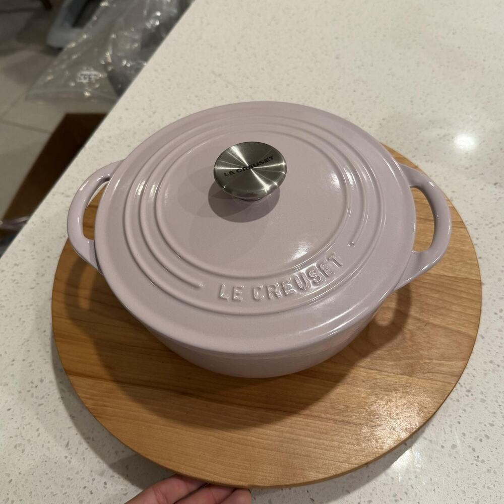 Le Creuset 22 Enameled Cast Iron Signature Round Sauteuse Shallot Light Purple